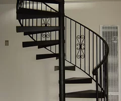 Картинка — Лестница диаметром 140 см в частном доме 