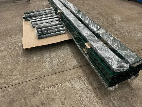Кровельное ограждение с снегозадержателями и ходовые мостики в RAL6005